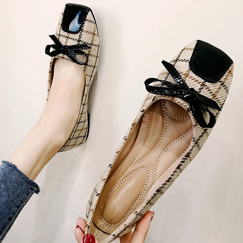 

Designer Women Plaid Patent Leather Flats Slip On Loafers Brand Female Vintage Pointed Toe Shoes Girl Casual Low Heels Bow Shoes