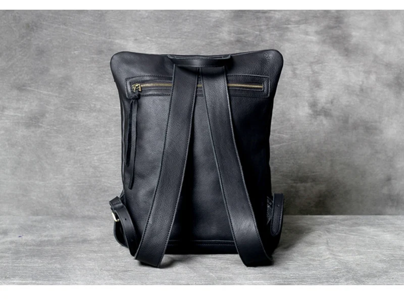 Présentation arrière du sac à dos en cuir minimaliste Woosir pour homme