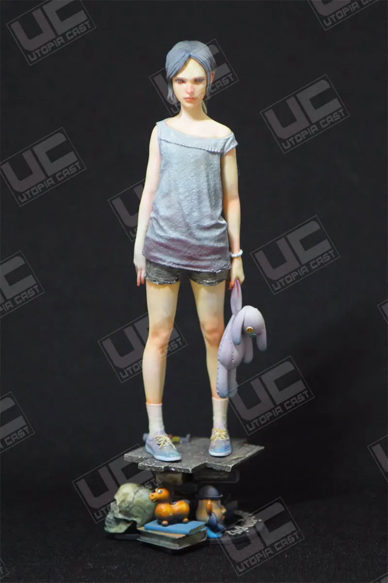 

Survivor 17 CM Zombies Infected Girl Miniatures Static Modeling Unpainted DIY Assembling Female Figure Resin Model Kits