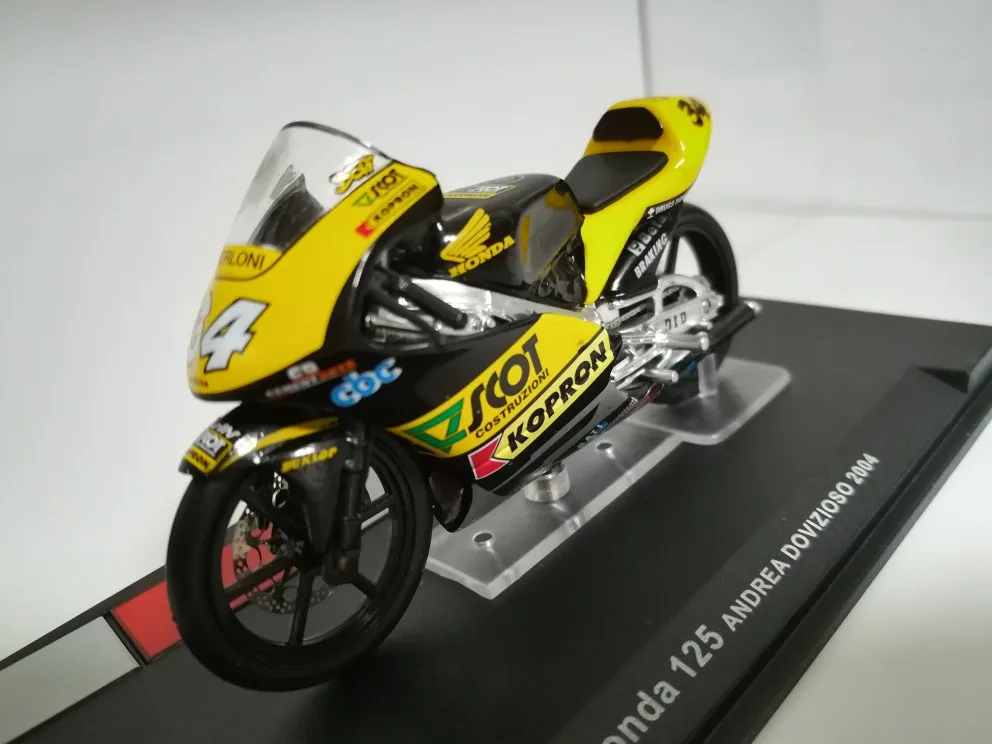 

I XO 1:24 Honda 125 Andrea Dovizioso 2004 #34 motorcycle alloy model Car Diecast Metal Toys Birthday Gift For Kids Boy