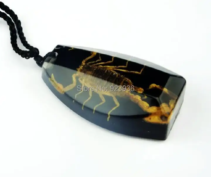 

FREE SHIPPING High Grade Real Cool Gothic Golden Scorpion Black Bottom Resin Fine Gift pendant