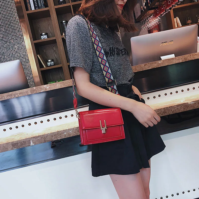 New Women Fashion Width Shoulder Bags INS Popular Female Exquisite Solid Handbag Mini Flap Lady Travel Chains Crossbody SS3474 (16)