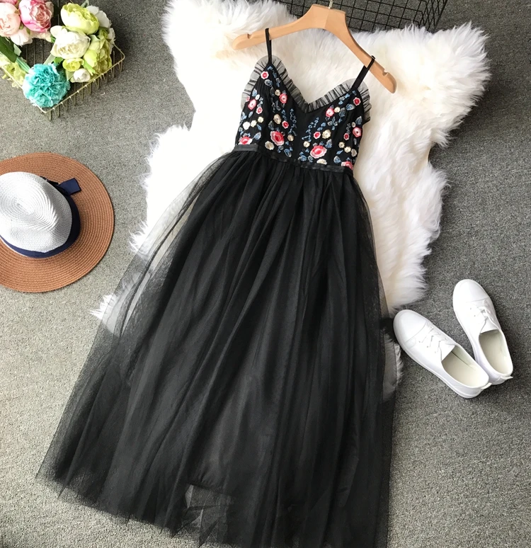 

Oshangchaopin Women Sexy Strapless Backless Floral Summer Holidy Beach Dress Embroidery Evening Party Beach Dress Sundress Femme