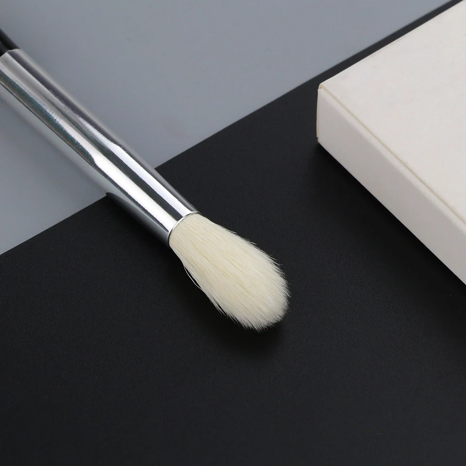 Black Eyeshadow Makeup Brushes Tapered Blending Highlight Foundation Natural Goat Hair 1Pc