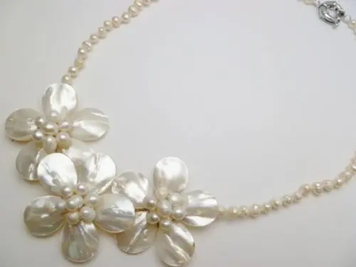 

HOT SELL - Fashion Jewelry Three White Mother Pearl Shell Flower White Necklace -Top quality free shipping