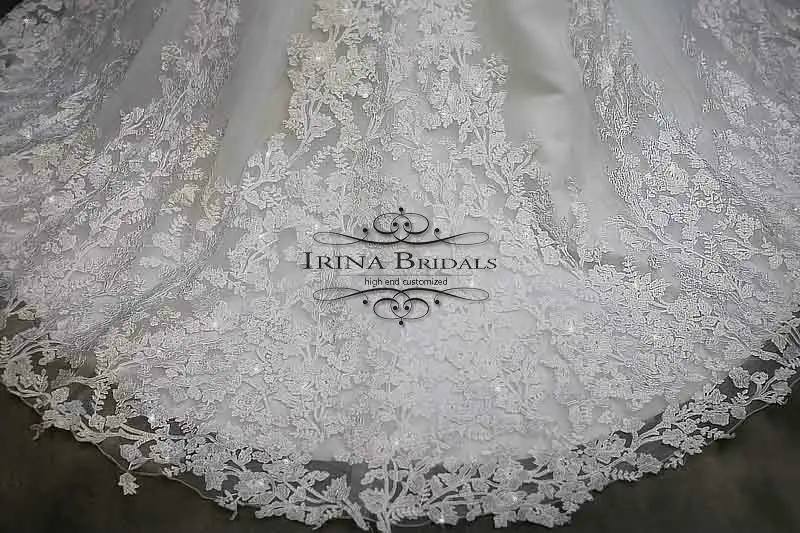 Свадебное платье с кружевной аппликацией Irina Bridals прозрачное рукавами крылышками