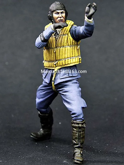 

1/32 scale German Air Combat Ace Pilot WWII Resin Model Kit Model Free Shipping