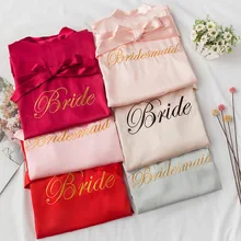 Сексуальная Женская атласная маленькая "Невеста невесты" кимоно с вышивкой халат элегантный Пижамный костюм из вискозы домашнее платье Lounge Размер m-xl