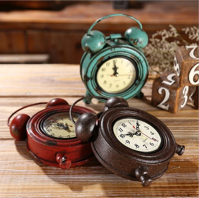 ヨーロッパ系アメリカ人の国のレトロな目覚まし時計クリエイティブ