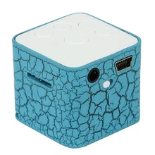 Внешний звук 120 мАч Мини USB 4h MP3-плеер 32x30x30 мм Красочный светильник 3,5 мм MP3 музыкальный плеер Поддержка TF SD карты с динамиками