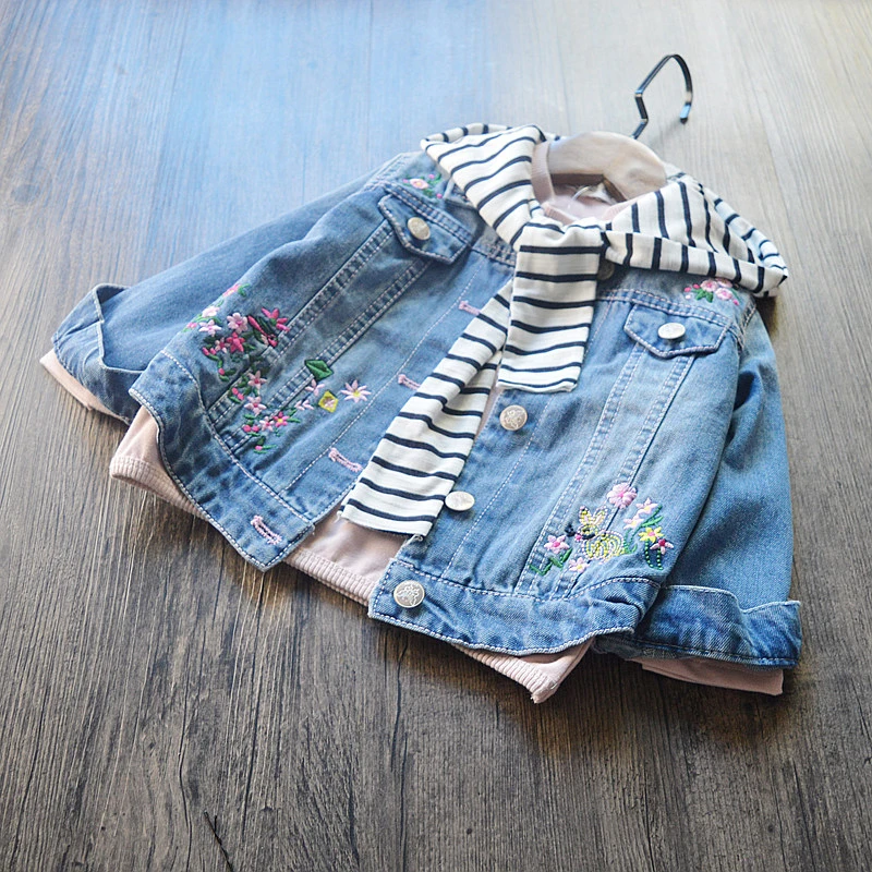 Осенние джинсовые куртки для девочек; пальто с вышитыми цветами; Ковбойское пальто с отворотом; джинсовая куртка для маленьких девочек; модная верхняя одежда с цветочным рисунком