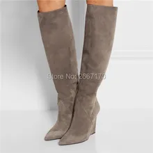 Осенне-зимняя обувь; Botas Mujer; коллекция года; пикантные высокие ботинки знаменитостей; женские замшевые сапоги до колена на танкетке с острым носком без застежки