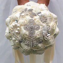 Искусственные розы Цветочные украшения из шелка невесты Свадьба Танец Вечеринка слоновой кости белая лента роскошные стразы держа цветы
