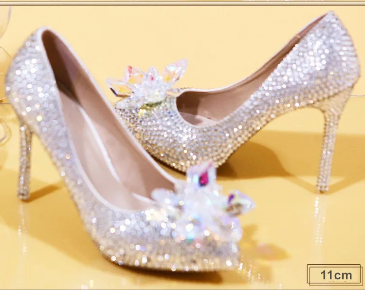 Новое поступление; роскошные Тапочки принцессы; белые стразы; женские свадебные туфли на высоком каблуке с острым носком и цветком из страз; высокий каблук