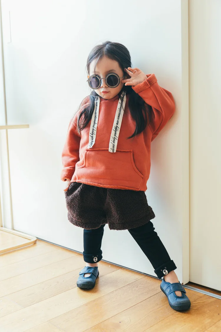 Travel-snail-leggings-girl-win