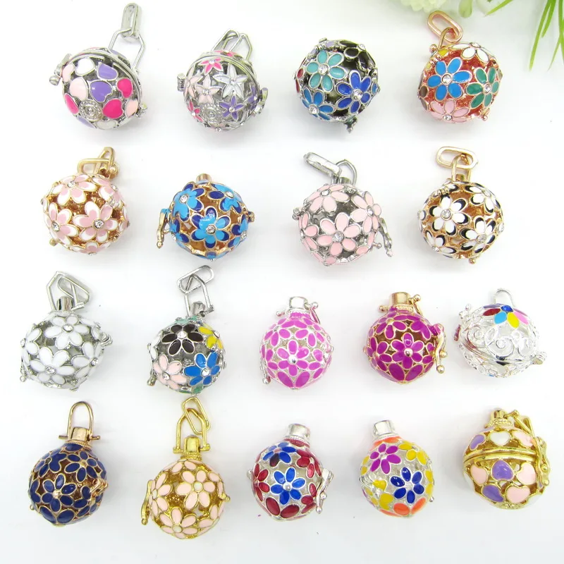 

18 Pretty Designs Colored Epoxy Floral DIY Locket Pendants