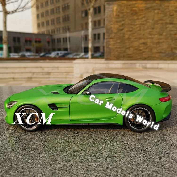 Литая под давлением модель автомобиля для почти реального AMG GT R 1:18(зеленый)+ маленький подарок