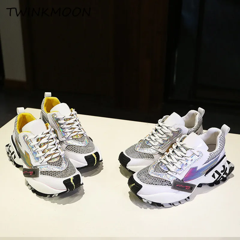 Женские кроссовки из натуральной кожи на толстой подошве с голографической