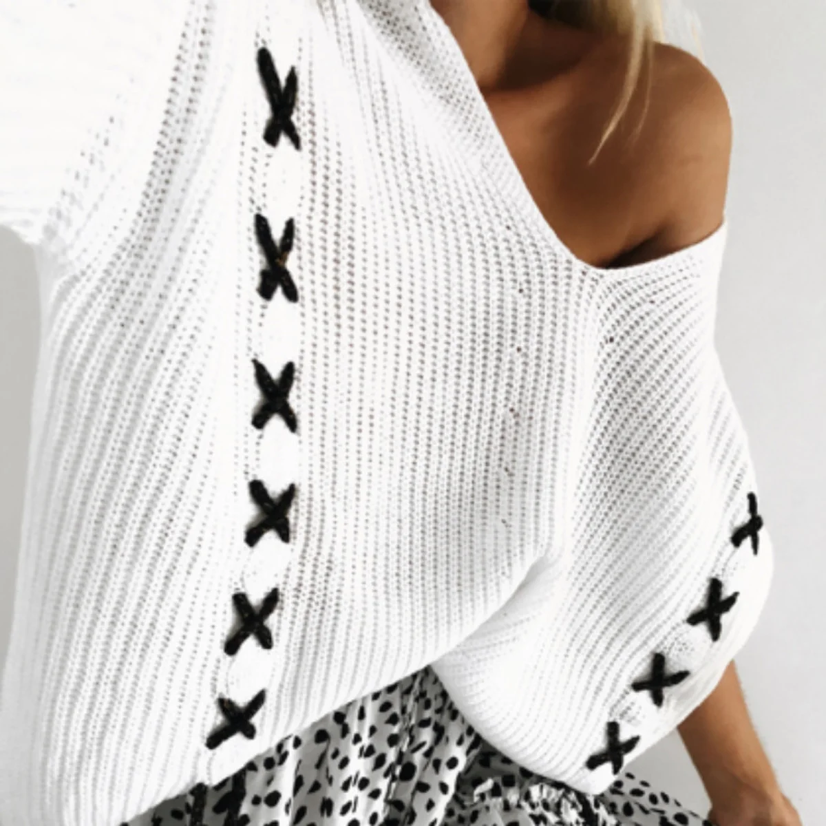 

2018 Loose Autumn Winter Sweater Casual Batwing Sleeve Women Sweaters Lace up Back Hippie Knitted Top V-Neck Pullovers Jumpers