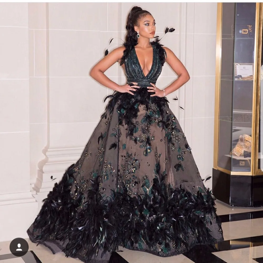 

Chic Feather Ball Gowns With Appliques Crystal Sexy Long Formal Party Dress Double V-neck Gowns Abiye Saudi Arabia Abendkleider