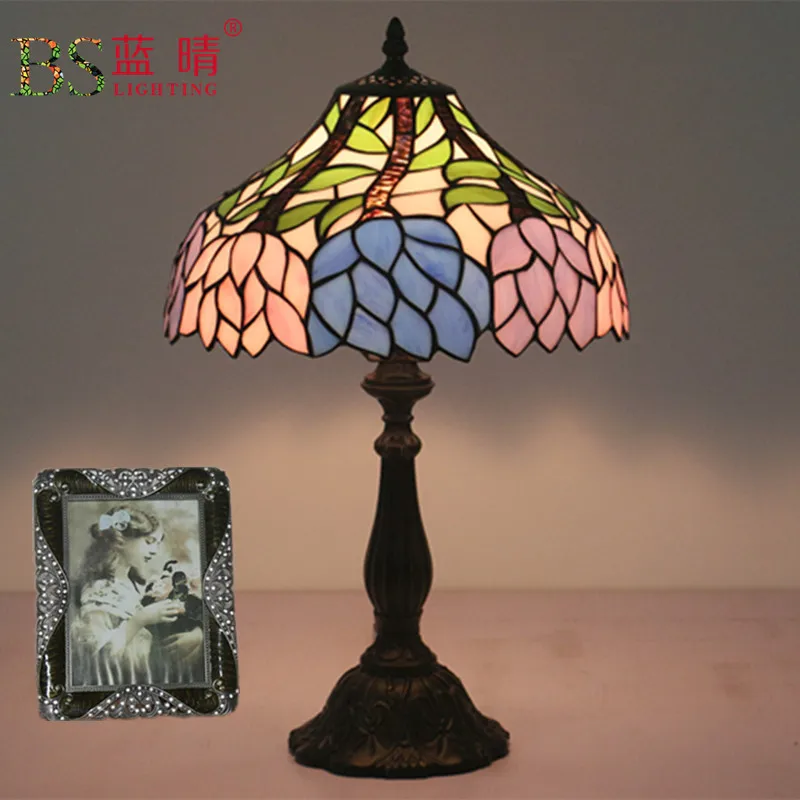 

Europe Style Retro Creative Table Lamps Flower Pattern Lampshade Table Lamps Resin Zinc Alloy Main Material Table Lamps In Room