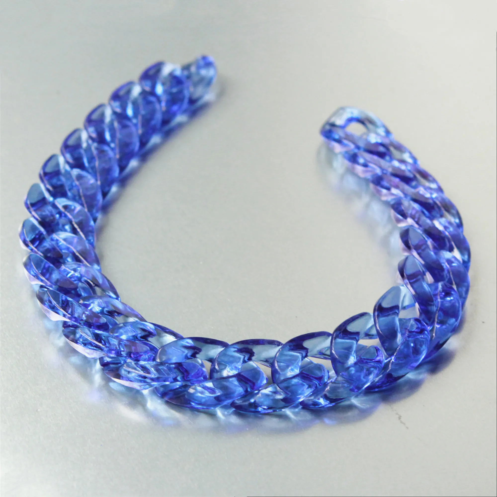 

80pcs Transparent Sapphire Acrylic Curb Chain Links,Clear Plastic Curb Chain Links, Open Link per Size 23mmx16mm