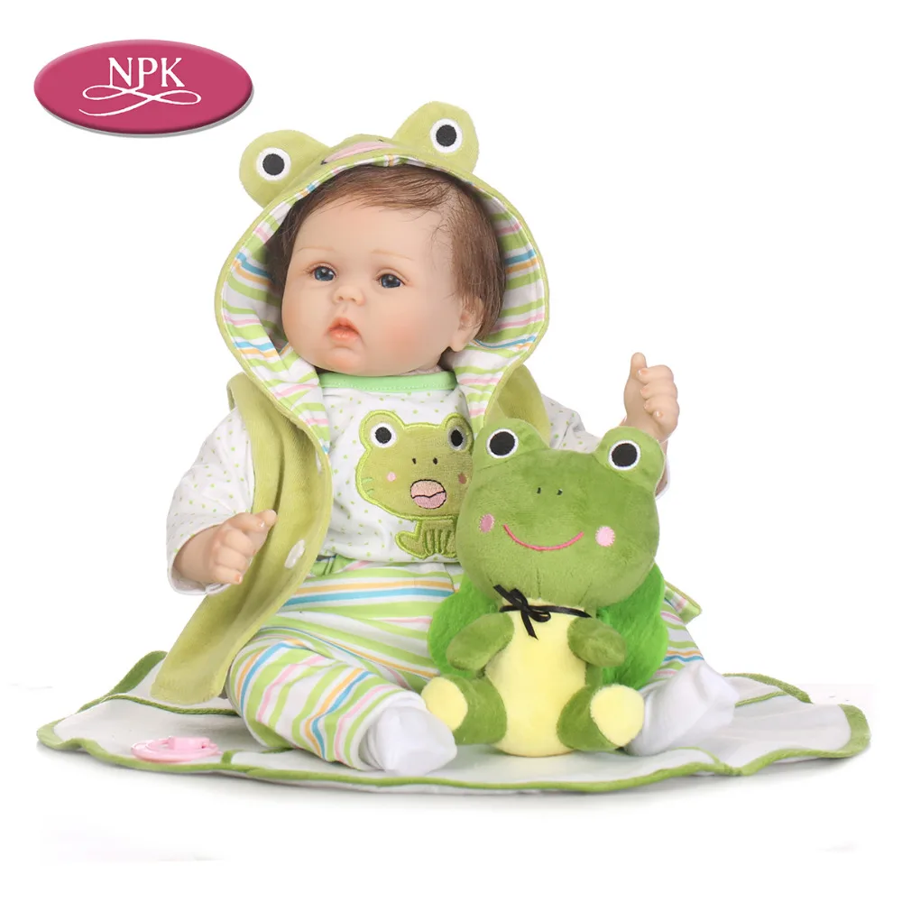 NPK 55CM Reborn Baby Doll Silicone Lifelike Newborn Baby Girl Lovely Cosplay Frog Reborn Doll Bebe Menina With Soft Plush Frog  (2)