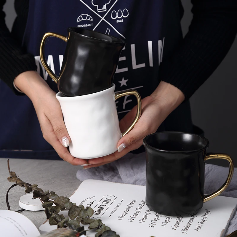 Kopen Nordic Korte Zwart Wit en Goud Koffie Mok Keramische Voor Thee Latte Hot Chocolade Tafel Keuken Drink Ware Cups Equisite boss Mok