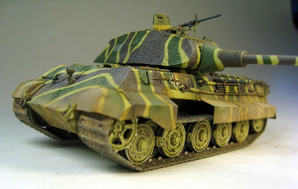 DRAGON 6302 1/35 Scale Sd. Kfz.182 KingTiger Pors che Turret w/zimruit