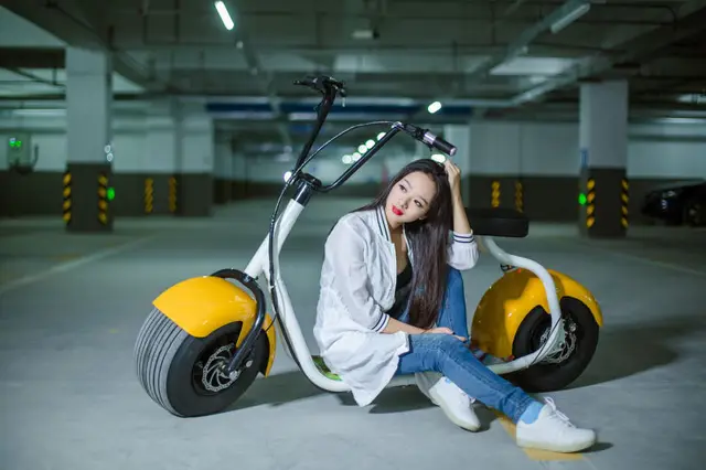 Cheap 2016 18inch Two Wide Tires 2* 800W  Motor Long   Range 80km E-scooter Bluebooth APP Electric Unicycle Scooter