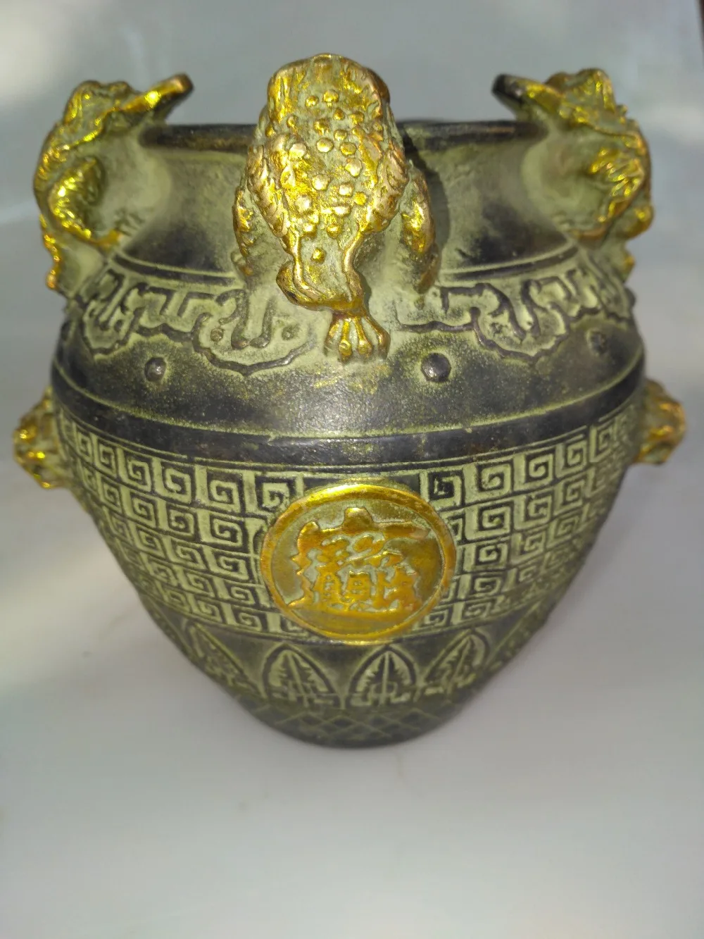 

Chinese hand carved Qing Dynasty Qianlong era bronze Shuanglong Jubao cylinder