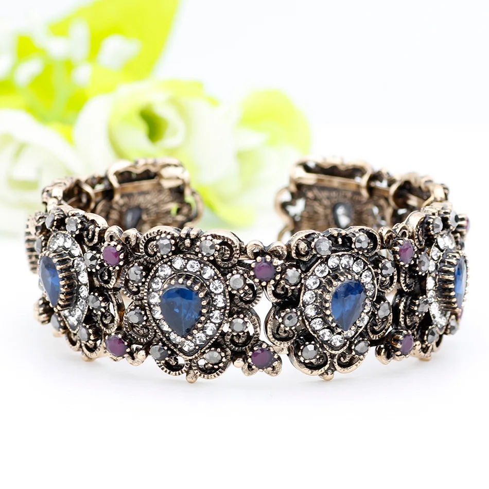 браслеты из проволоки оксаны трухан. культовые украшения. эксклюзивные ювелирные украшения. узнаваемые украшения. узнаваемые украшения.