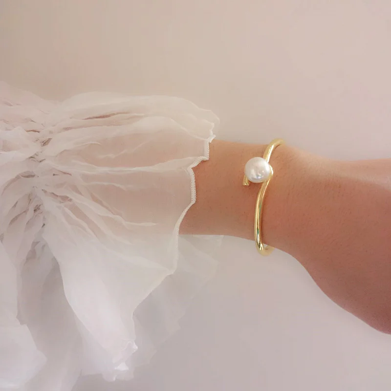 

WTLTC Baroque Single Simulated Pearl Bangles for Women Simple Metal Cuff Bracelets Band Open Initial Bangle Adjustable Bijoux
