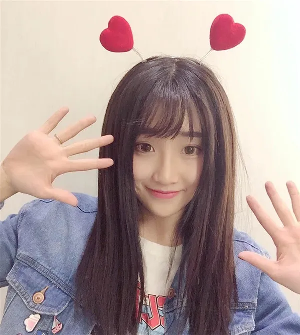 Cute Red Heart Hair Clip Fun Make up Decoration - Buyer's showcase 1