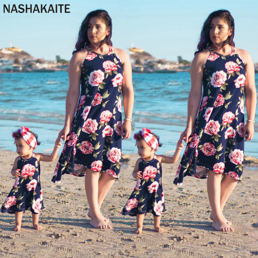 

NASHAKAITE Mommy and me Dress Summer Back Bandage Halter Floral Mid-Carf Dress Family Look Mom and daughter matching clothes
