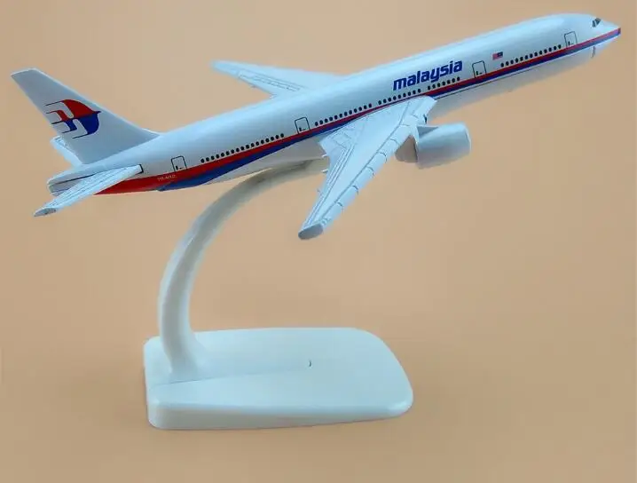 Модель самолета Боинг 777 авиакомпании Малайзия самолет металлическая модель для