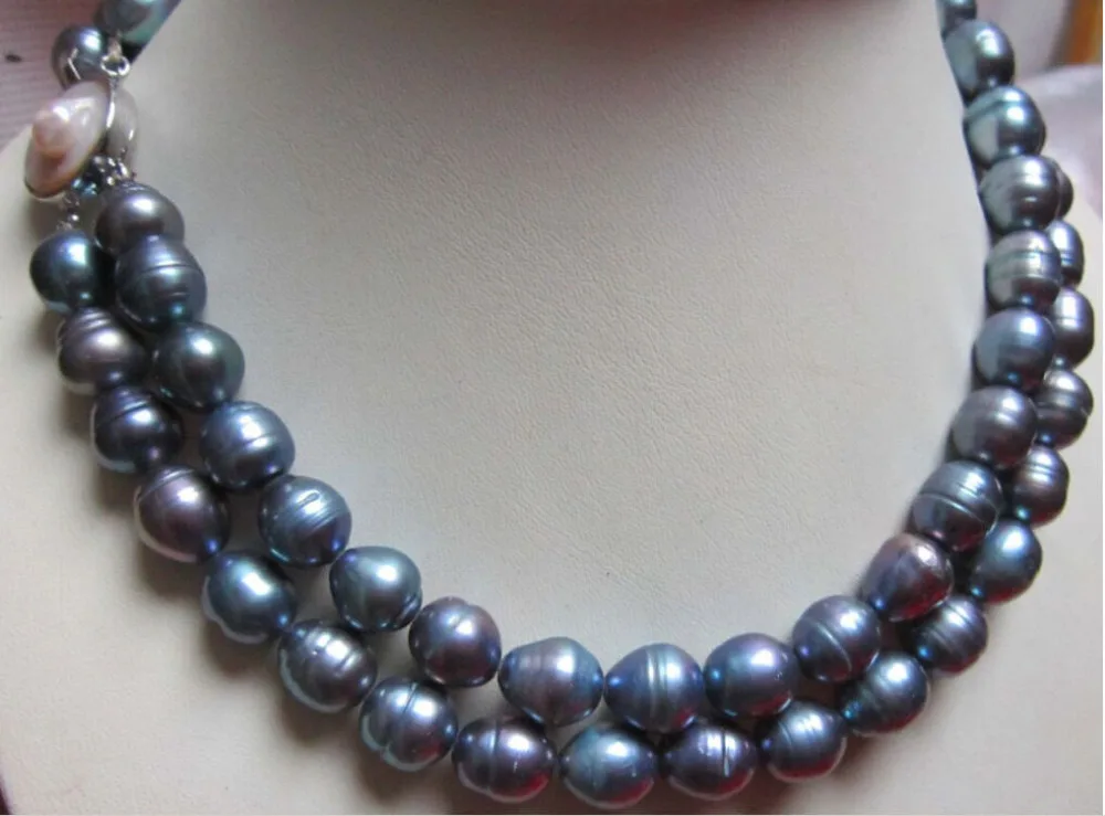 

A very charming tahitian 11-13mm natural black baroque pearl necklace 18" 19