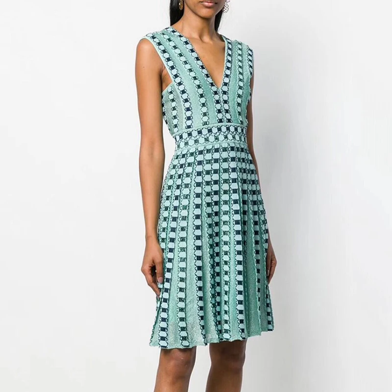 

Women Sexy Double V-neck Striped Knitted Dress Women 2019 Sleeveless Knee-Length Pleated Dress Ladies Summer Sweater Dress Robes