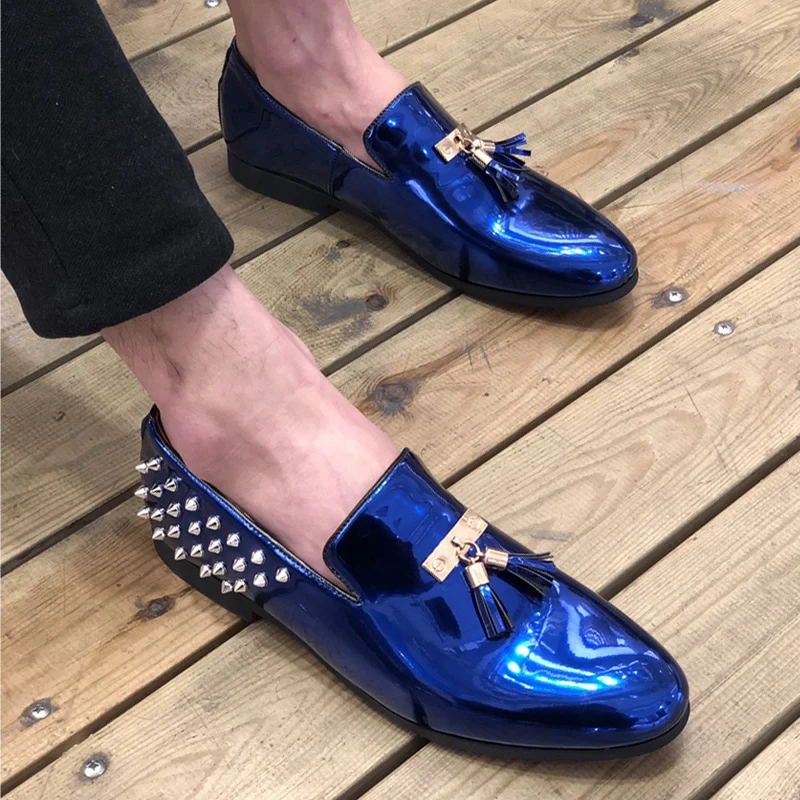 

Men's fashion pointed leather shoes hairstylist personality patent leather rivet tassel set foot shoes night club casual loafers