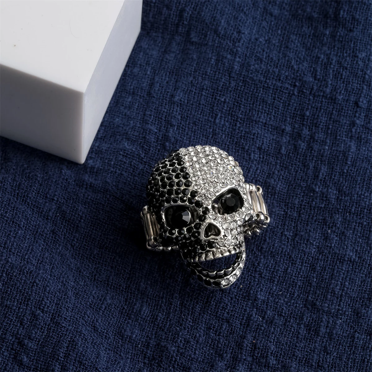 YACQ Skull Stretch Ring Women Girls Scarf Clasp Biker Bling Gothic Jewelry Gifts for Her Wife Mom Gold Silver Color Dropshipping