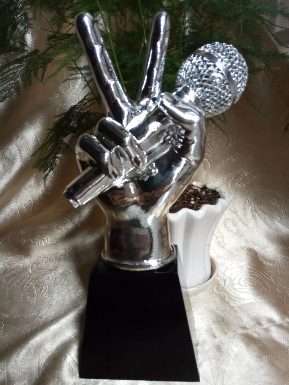 

Resin Golden the Voice of China Trophy Cup 27cm 1.3kg Trophies Cup Variety Show the Voice of USA Music Fans Souvenirs Trophies