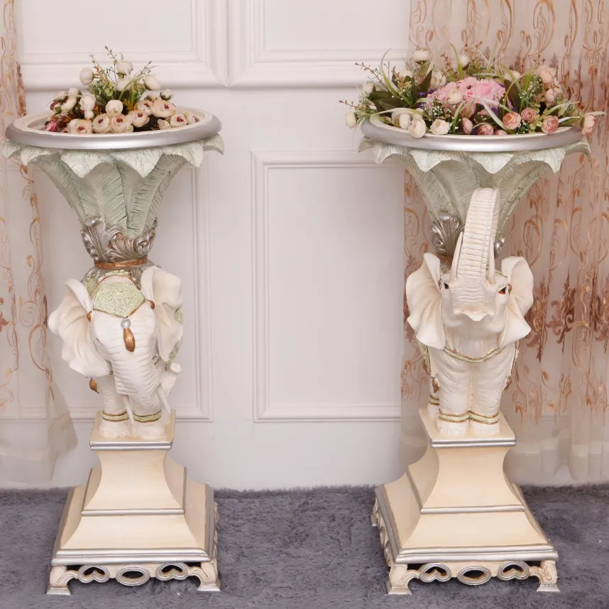 European classical flower. Elephants creative flower-stand flower. Angle of the sitting room tea table. European classical flower. Elephants creative flower-stand flower. Angle of the sitting room tea table.