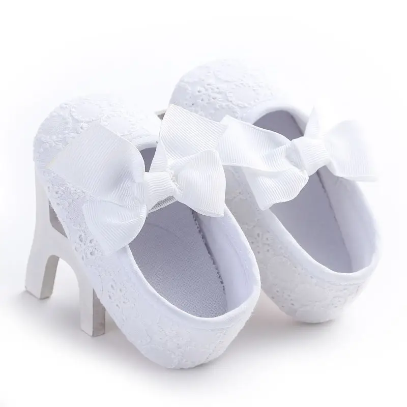 Милая обувь для новорожденных девочек; обувь для маленьких девочек на мягкой подошве с бантиком; демисезонная повседневная обувь без шнуровки с цветочным принтом; Размеры 0-18 месяцев; 5 стилей