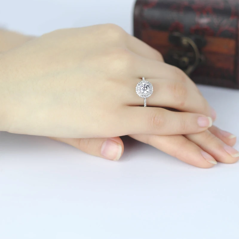 Роскошное кольцо 1 CT NSCD Synethic с имитацией Halo 925 пробы Серебряное Женское