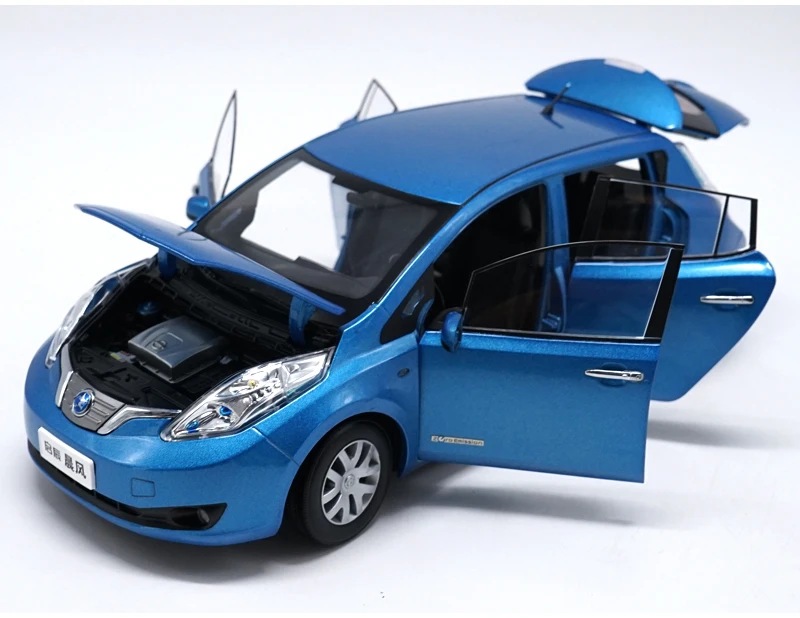 1:18 литая под давлением модель для Nissan Venucia лист синий электрический автомобиль сплав игрушечный автомобиль миниатюрная коллекция подарки