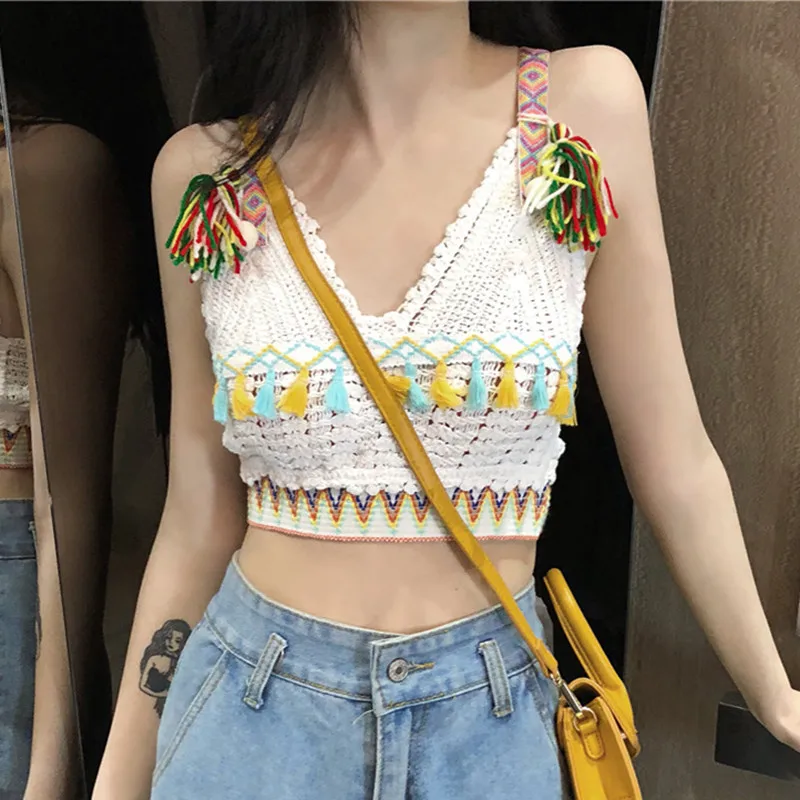 

Colorfaith 2019 New Women Crop Tops Camis Spring Summer Knitted Tassel Indie Folk Sexy V-Neck strap Fashion Girls Short CT9040