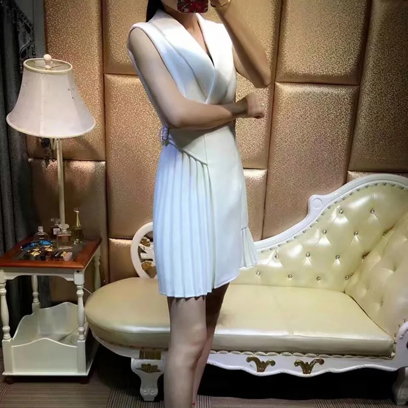 

European American Women's Sleevless Designing Notched Collar Black & White Color Draped Mini Slim Dresses HIGH QUALITY