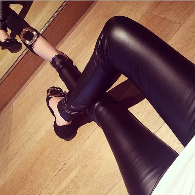 Новая мода Имитация деним тонкий эластичный пояс леггинсы женский, черный мотоциклов Уличная карандаш брюки Штаны из искусственной кожи