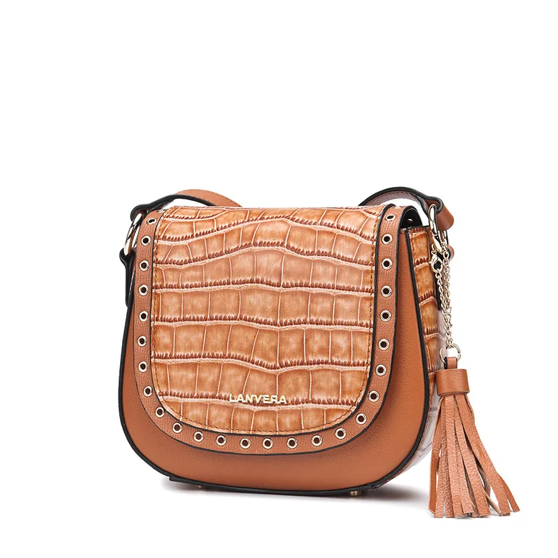 

A nail head layer cowhide saddle bag 2017 new fashion style Crossbody handbag agency on behalf of a