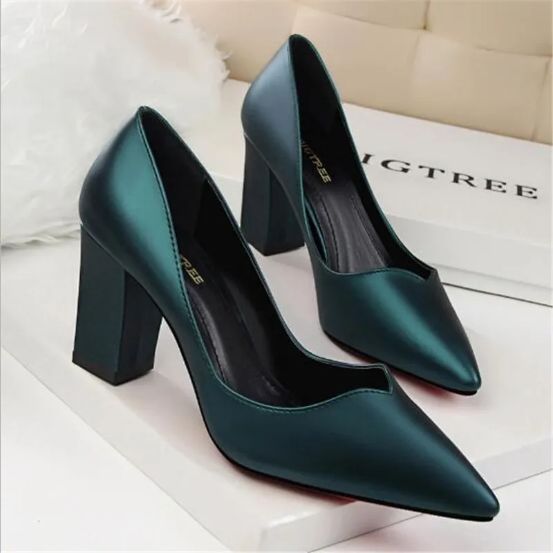 Женские классические туфли bigtree обувь на толстом каблуке День святого Валентина